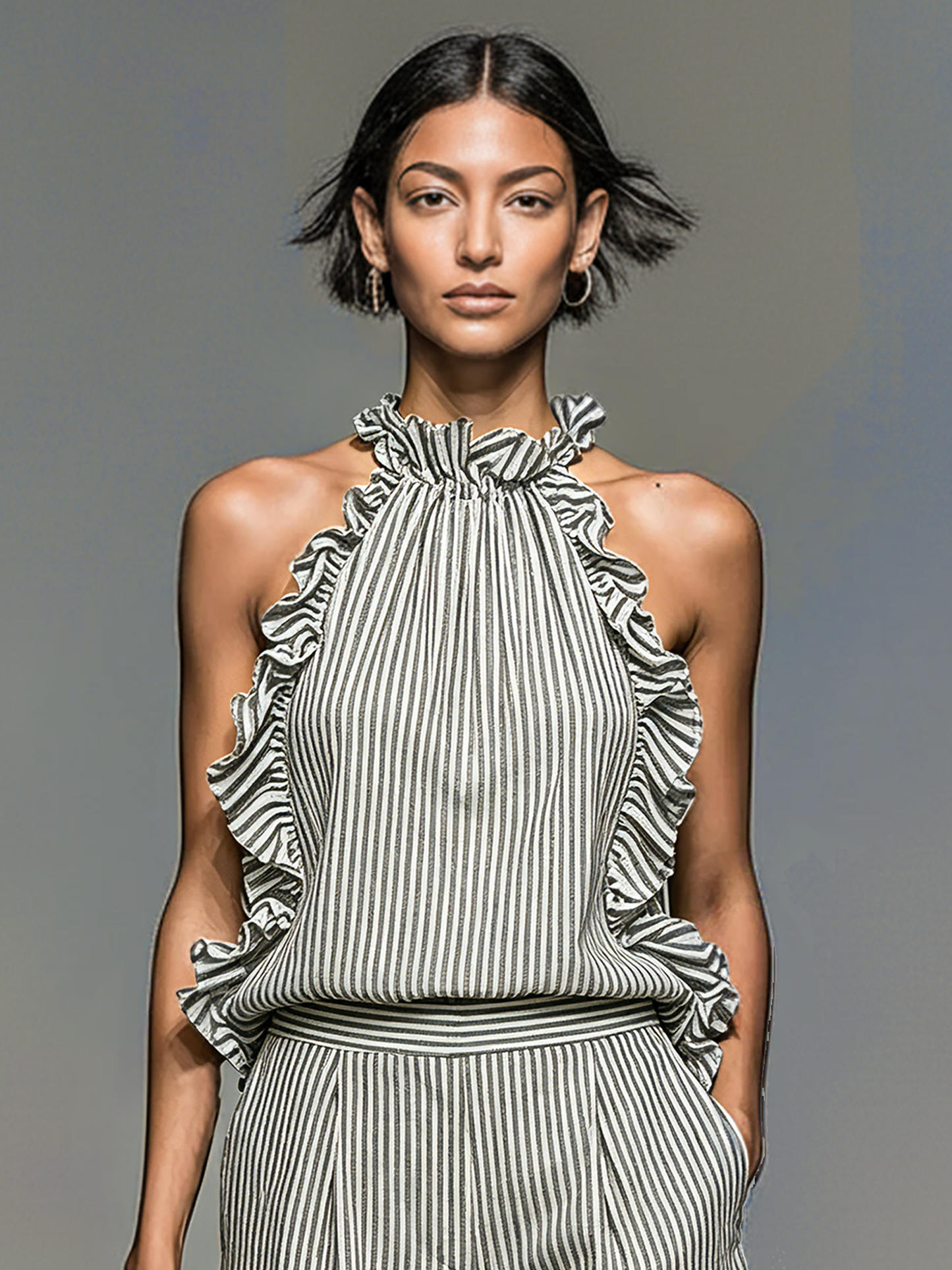 Women's Minimalist Striped Sleeveless Ruffled Blouse And Shorts Set