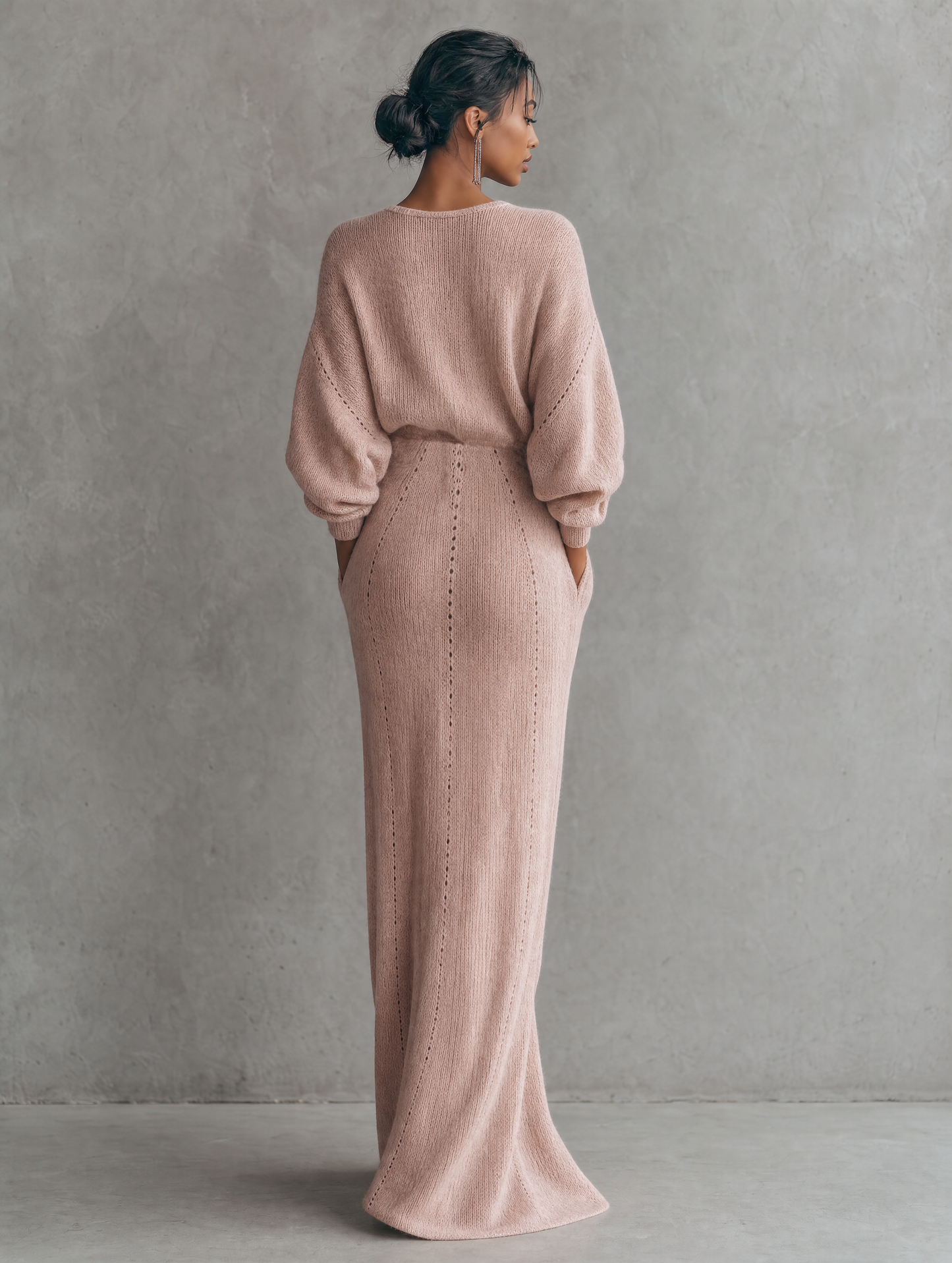 Women's Minimalist V-Neck Knitted Maxi Dress With Cinched Waist