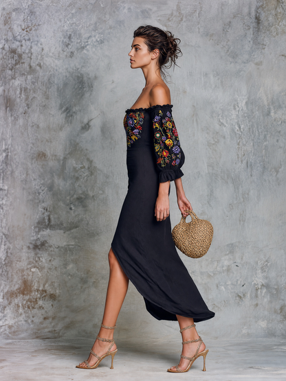 Women's Minimalist Strapless Embroidered Midi Dress With Three-Quarter Sleeves And Side-Slit Hem