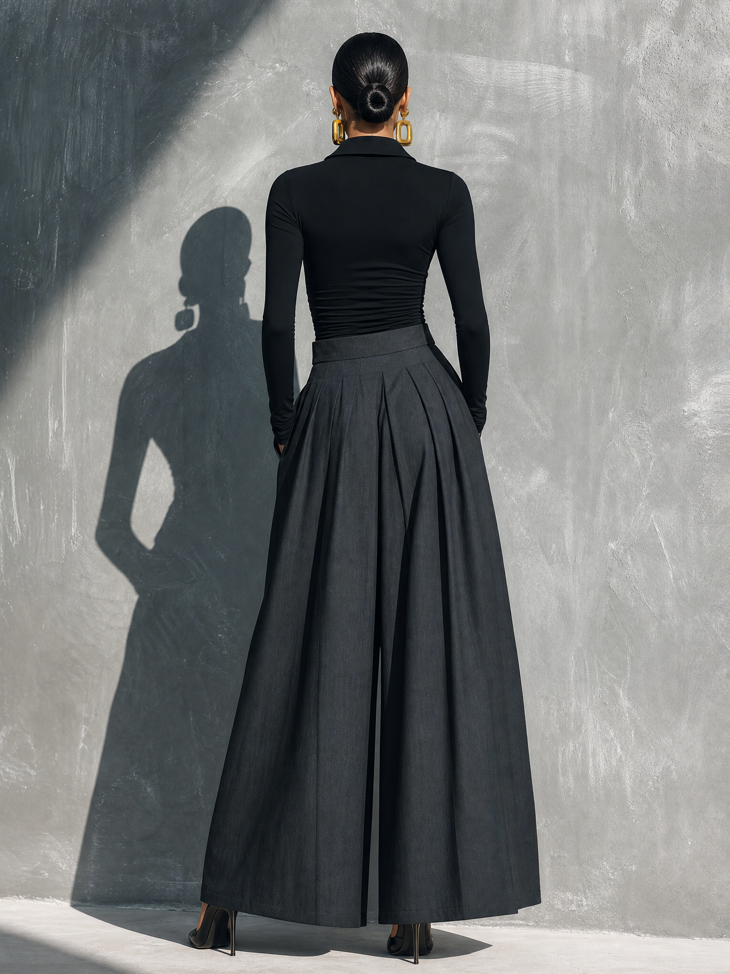 Women's Casual 2-Piece Set Black Stretch-knit Long-sleeve Top And Dark Gray Woven Wide-leg Trousers